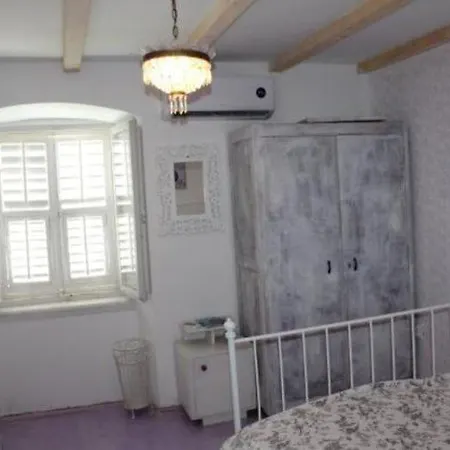 Gugily- Triple With Shared Bathroom And View Bijela * Dubrovnik