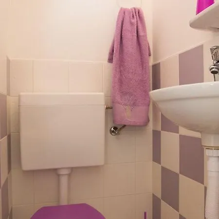 Gugily- Triple With Shared Bathroom And View Bijela *