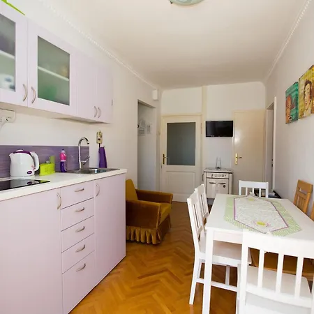 Gugily- Triple With Shared Bathroom And View Bijela Appartement Dubrovnik