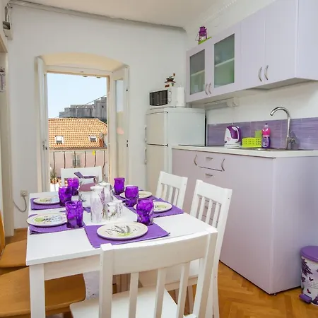 Gugily- Triple With Shared Bathroom And View Bijela