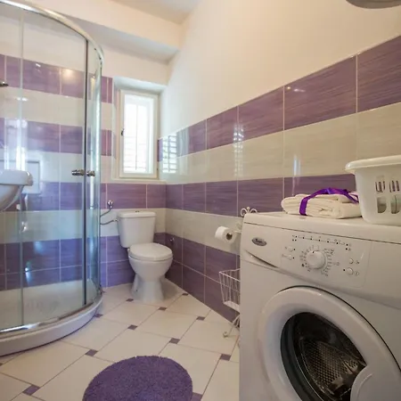 Gugily- Triple With Shared Bathroom And View Bijela Appartement Dubrovnik
