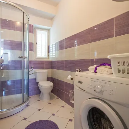 Apartman Gugily- Triple With Shared Bathroom And View Bijela *