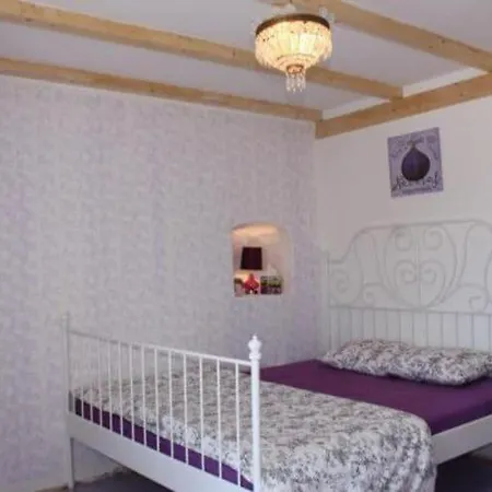 Gugily- Triple With Shared Bathroom And View Bijela Апартаменты *