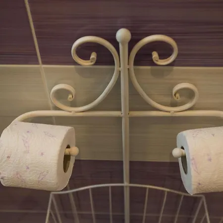 Апартаменты Gugily- Triple With Shared Bathroom And View Bijela *